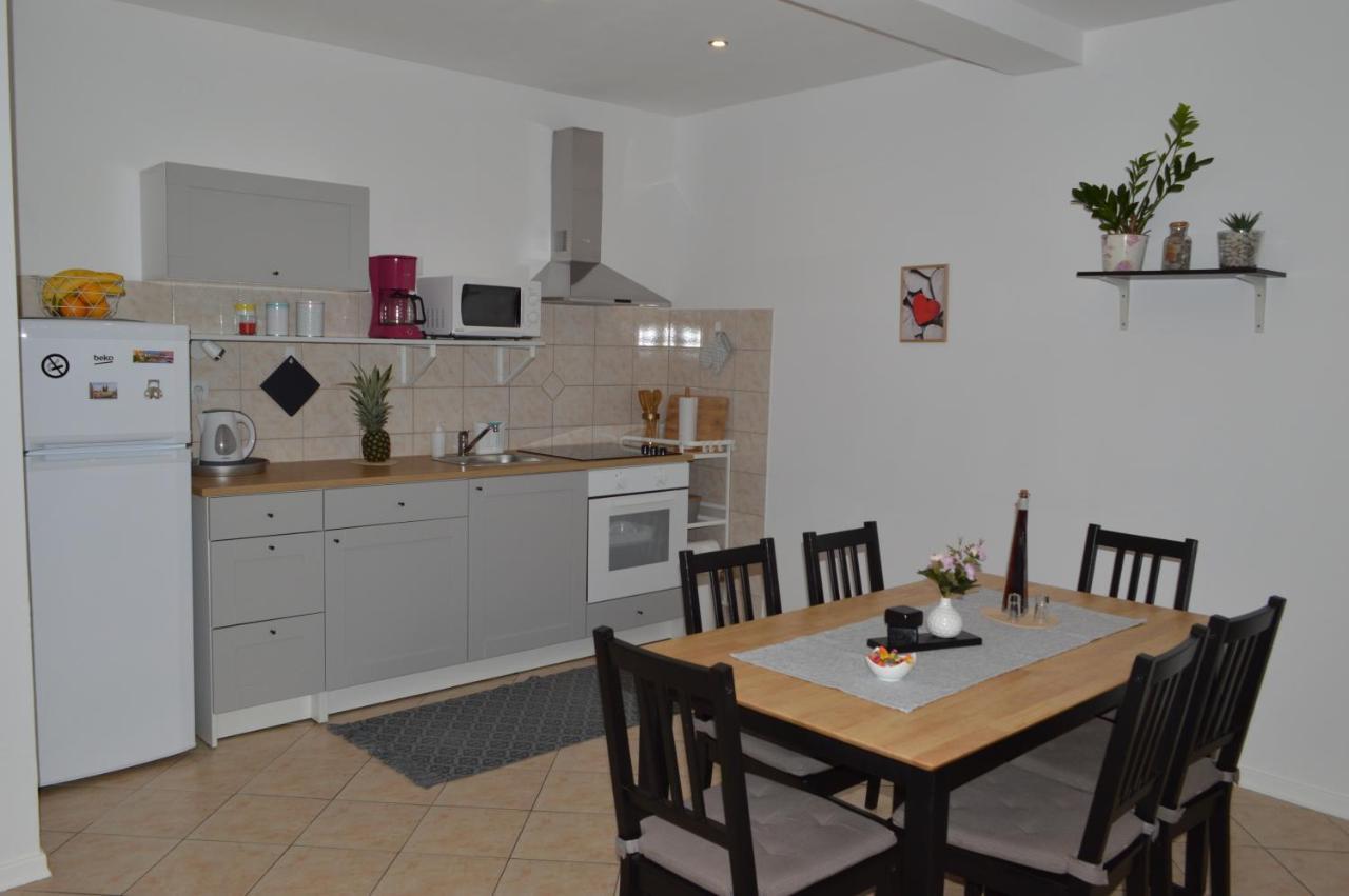 Apartman Luka คาชเตลา ภายนอก รูปภาพ